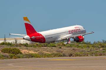 El Ejército del Aire pone a prueba sus capacidades en el cielo de Telde/Antonio Rico.